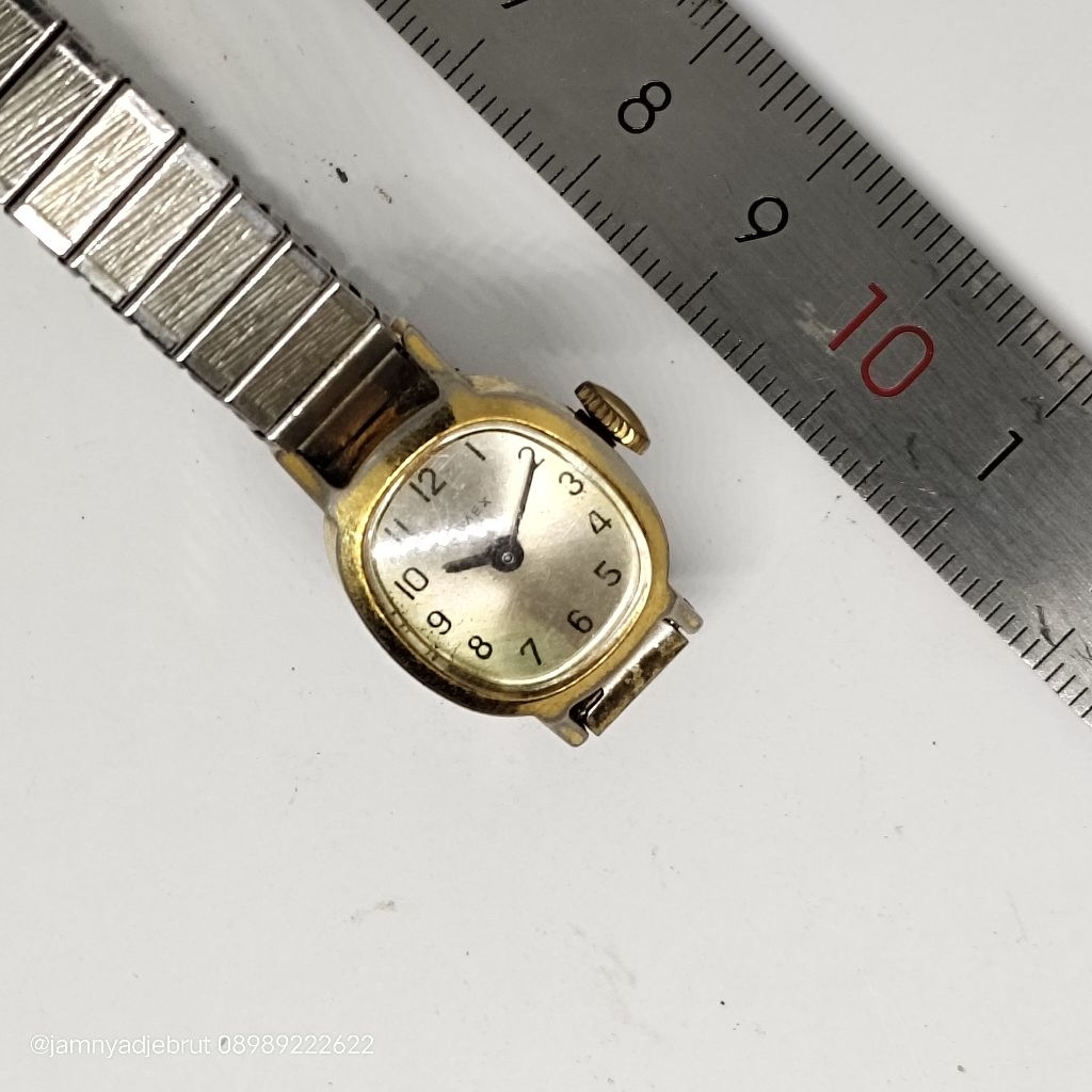Jam Timex Ladies Manual Hand Winding Oval Gold Bekas