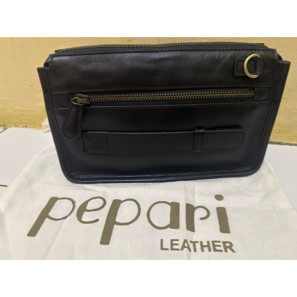 Pepari Leather hand bag hitam