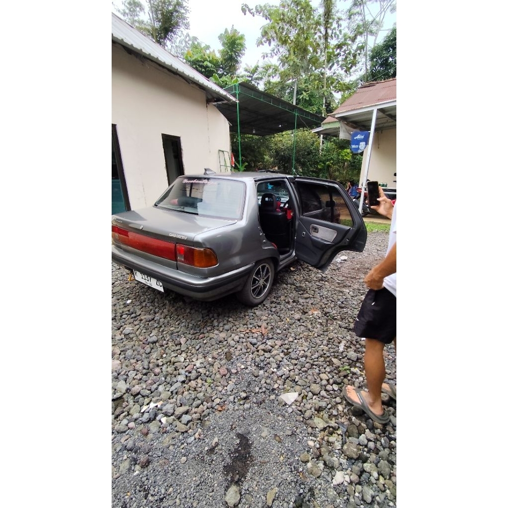 lampu belakang daihatsu charade classy