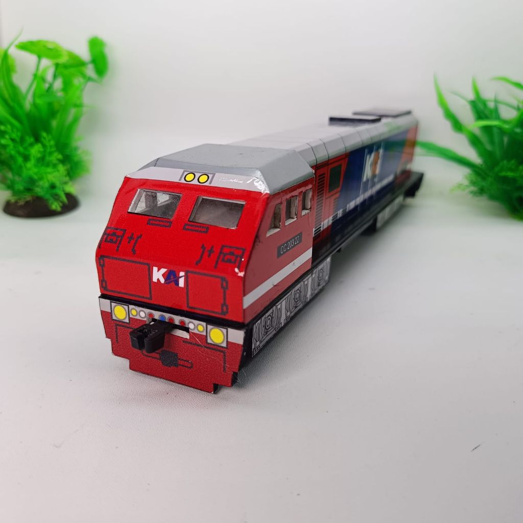 MINIATUR LOKOMOTIF CC 203 MERAH BIRU
