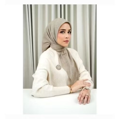 BUTTONSCARVES MONOGRAM SCRAMBLE WARNA TAUPE NEW AS IS