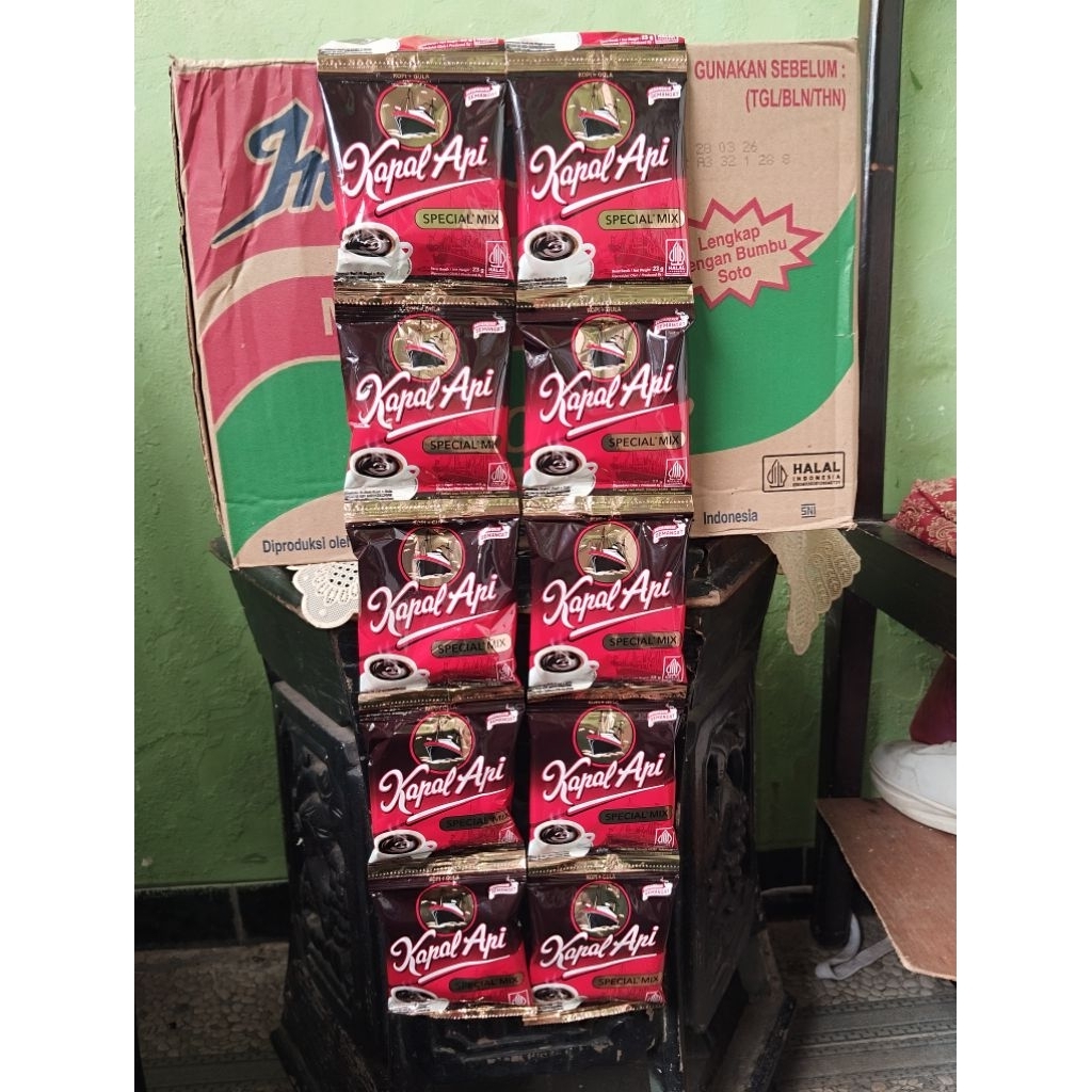 

Kopi Kapal Api Spesial Mix 1 Renceng Isi 10