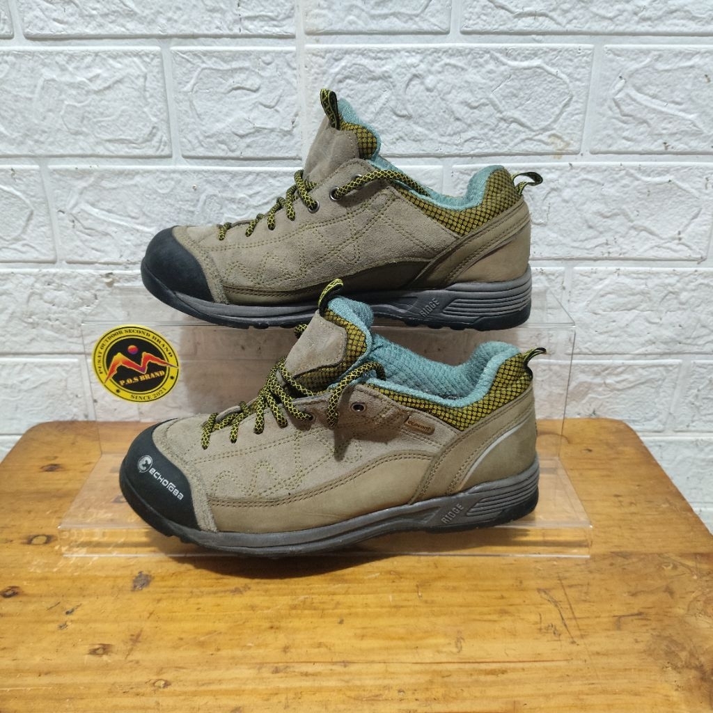 sepatu outdoor ECHOROBA second
