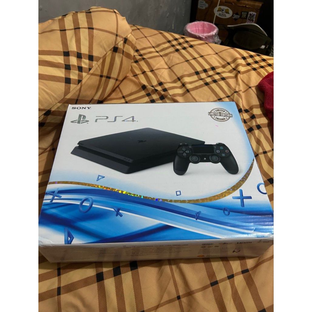 PS 4 slim 500gb + hardisk isi 4 game 500gb.