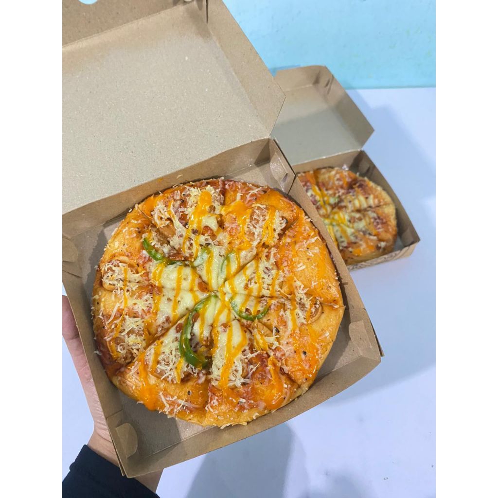 

PIZZA MATANG SIAP SAJI 16CM TOPING SOSIS DAN SMOKED BEEF LEZAT