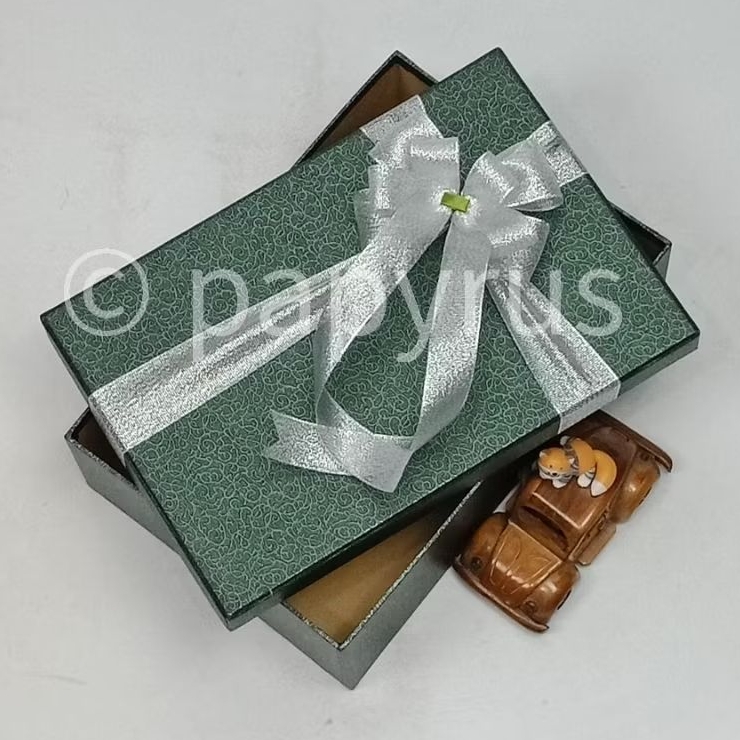 

PAPYRUS 20x30 tinggi 5cm Kotak Kado Gift Box Hardbox Hampers Hadiah V2