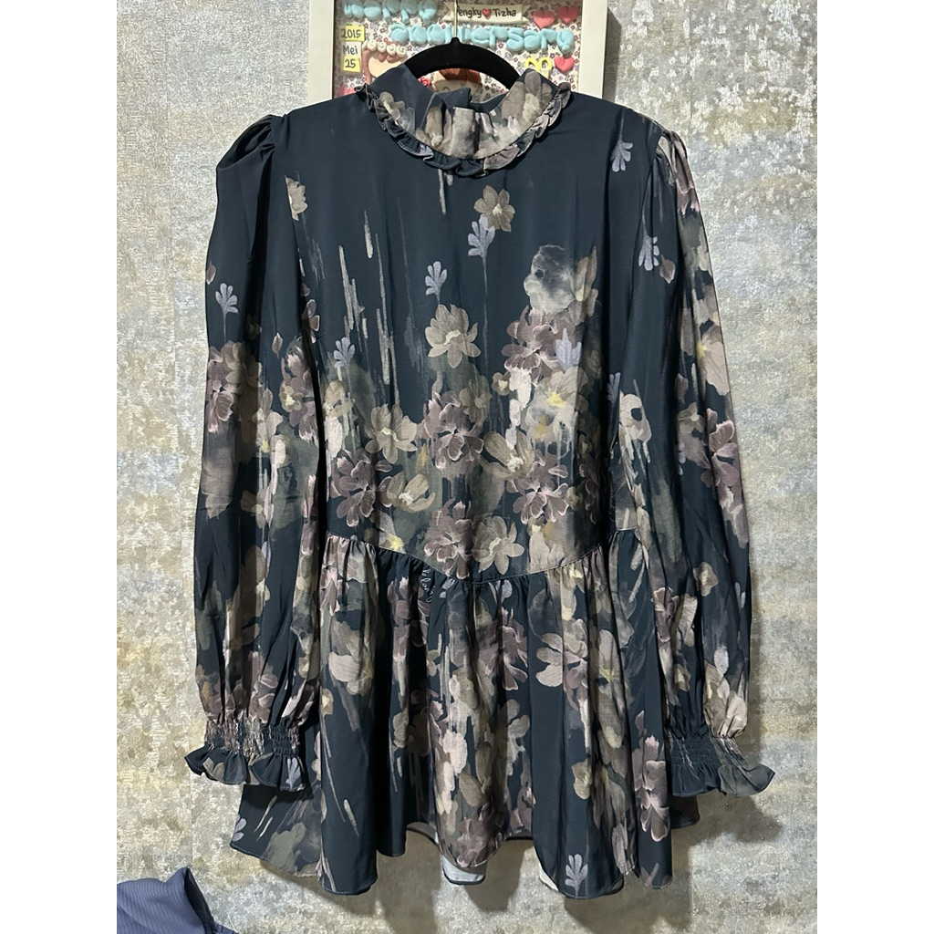 Nara Blouse Wearing Klamby Preloved