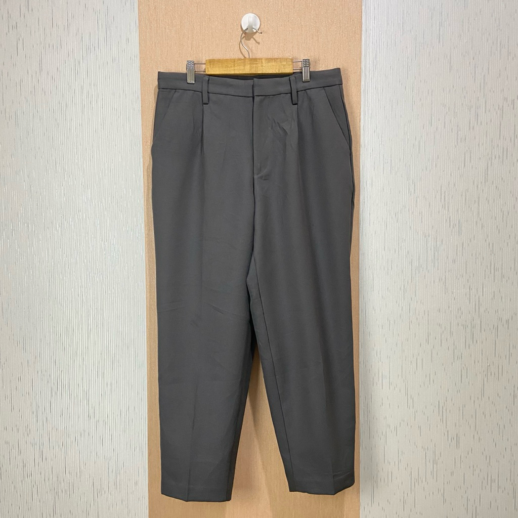 GU by UNIQLO Pleated Wide Pants / Celana Panjang Pria / JP331 / Size 32