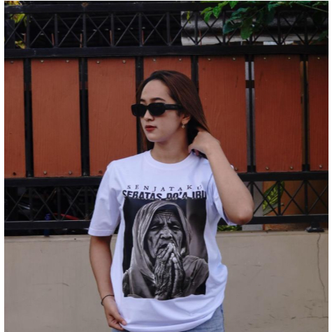 produk terlaris tiktok POWER SHOP Kaos Senjataku Sebatas Doa Ibu Baju Kata Kata Katun Combed 24s Pre