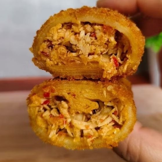 

Risoles Spacy Chicken Frozen/Risol Ayam Suwir Pedas Frozen 1pack (isi 5pcs)