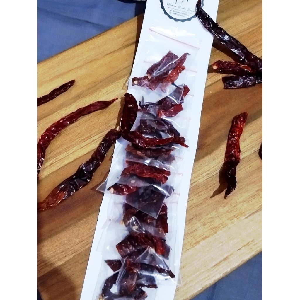 

Cabai kering kemasan rentengan isi 10 pcs