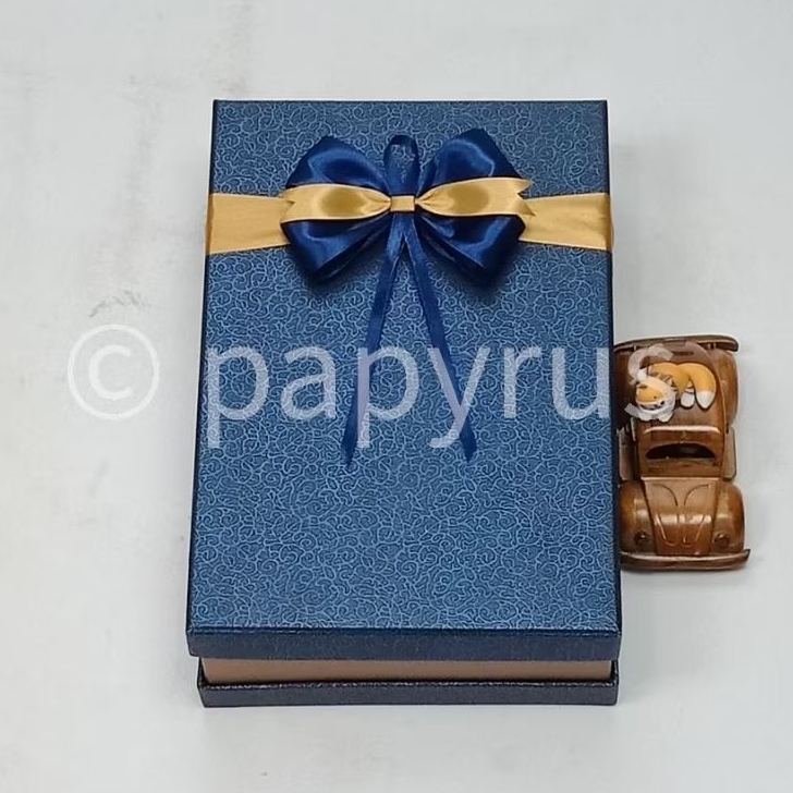 

PAPYRUS sandwich 20x30 tinggi 8cm Kotak Kado Gift Box Hardbox Hampers Hadiah V1