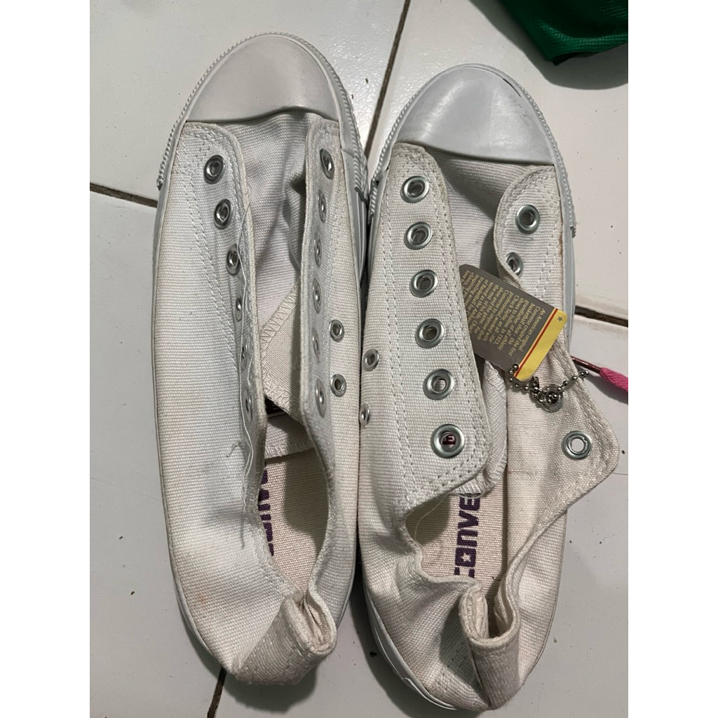 Bundling Converse dan Vans Spesial edition Hello Kitty