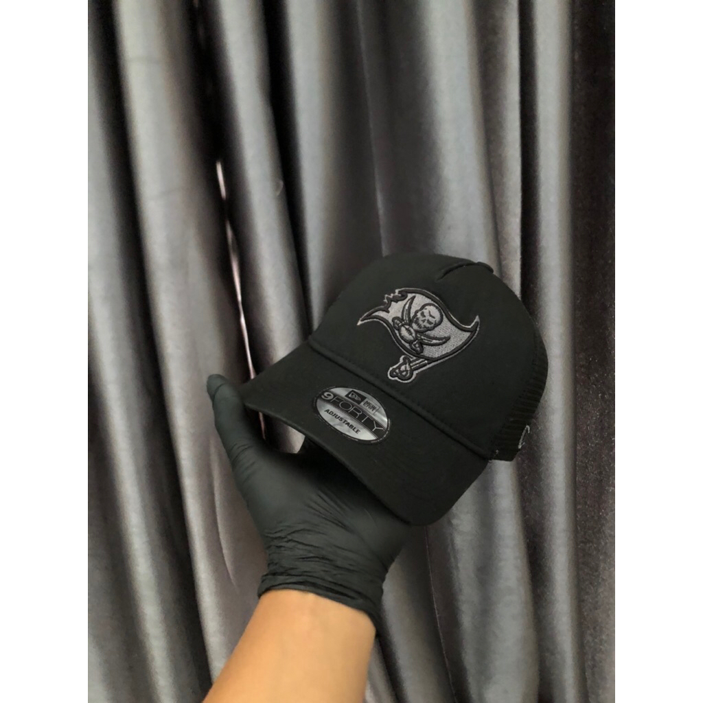 New era tampa bay x Alpha industries trucker second original