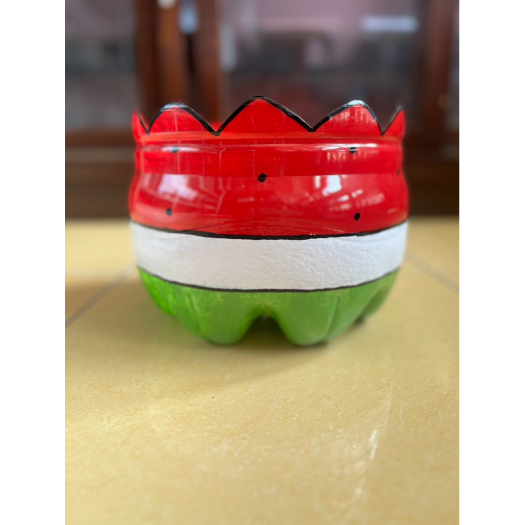 Pot Tanaman Lucu dan Unik dari galon le mineral bentuk Semangka