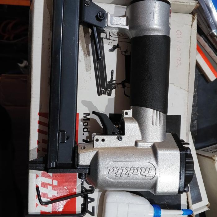 Makita Air Nail Gun AT 1022 AZ Paku Tembak Staples AT 1022AZ