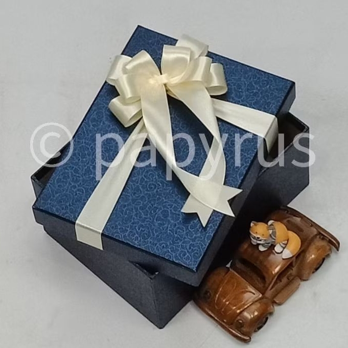 

PAPYRUS 15x20 Tinggi 8cm Kotak Kado Gift Box Hardbox Hampers V2