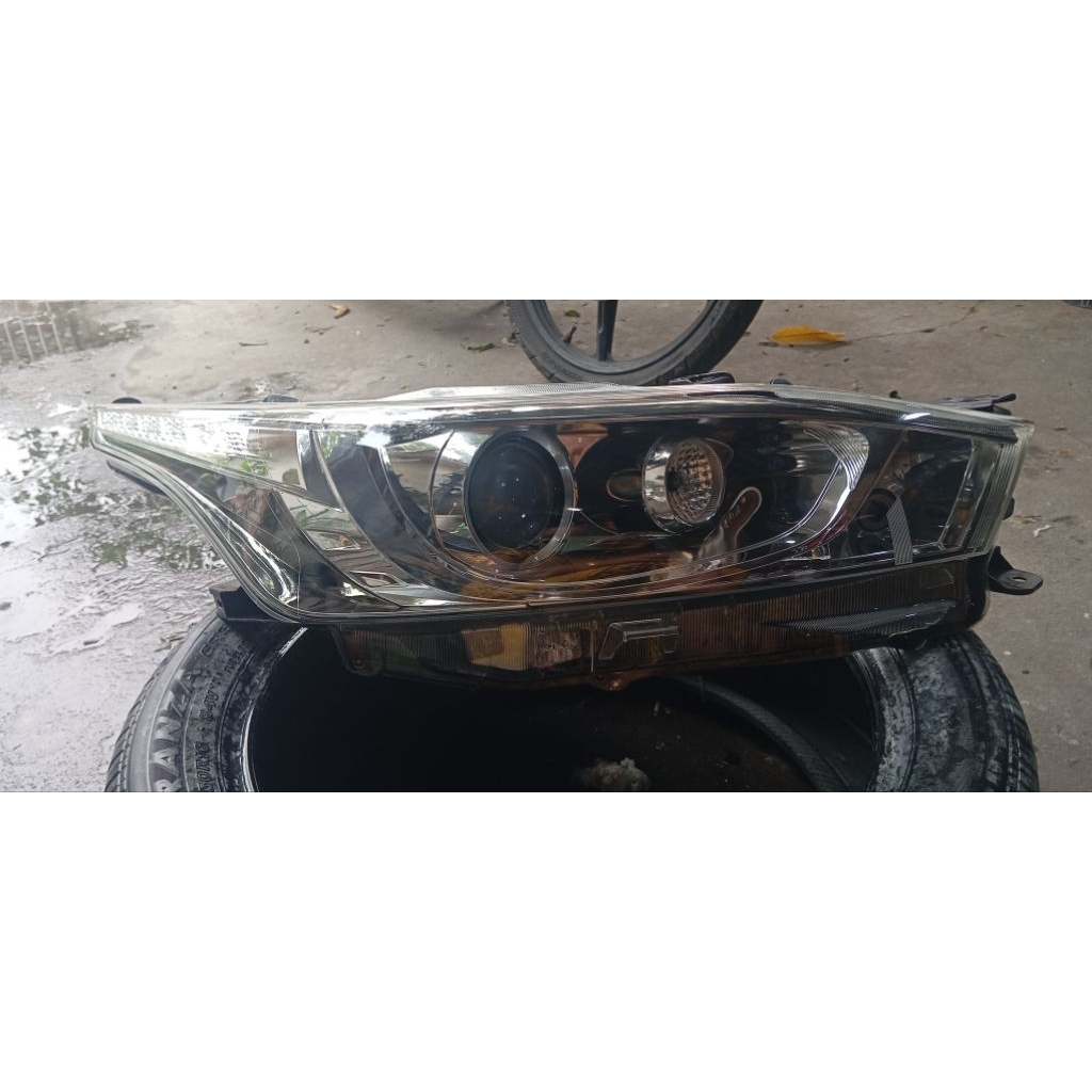 Headlamp Toyota yaris 2016 TRD