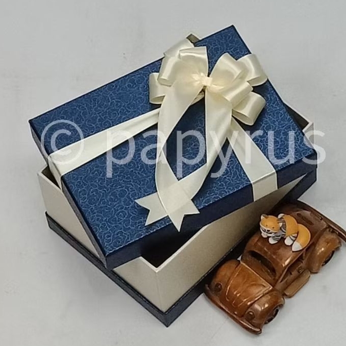

PAPYRUS Sandwich 15x20 Tinggi 8cm Kotak Kado Gift Box Hardbox Hampers V2