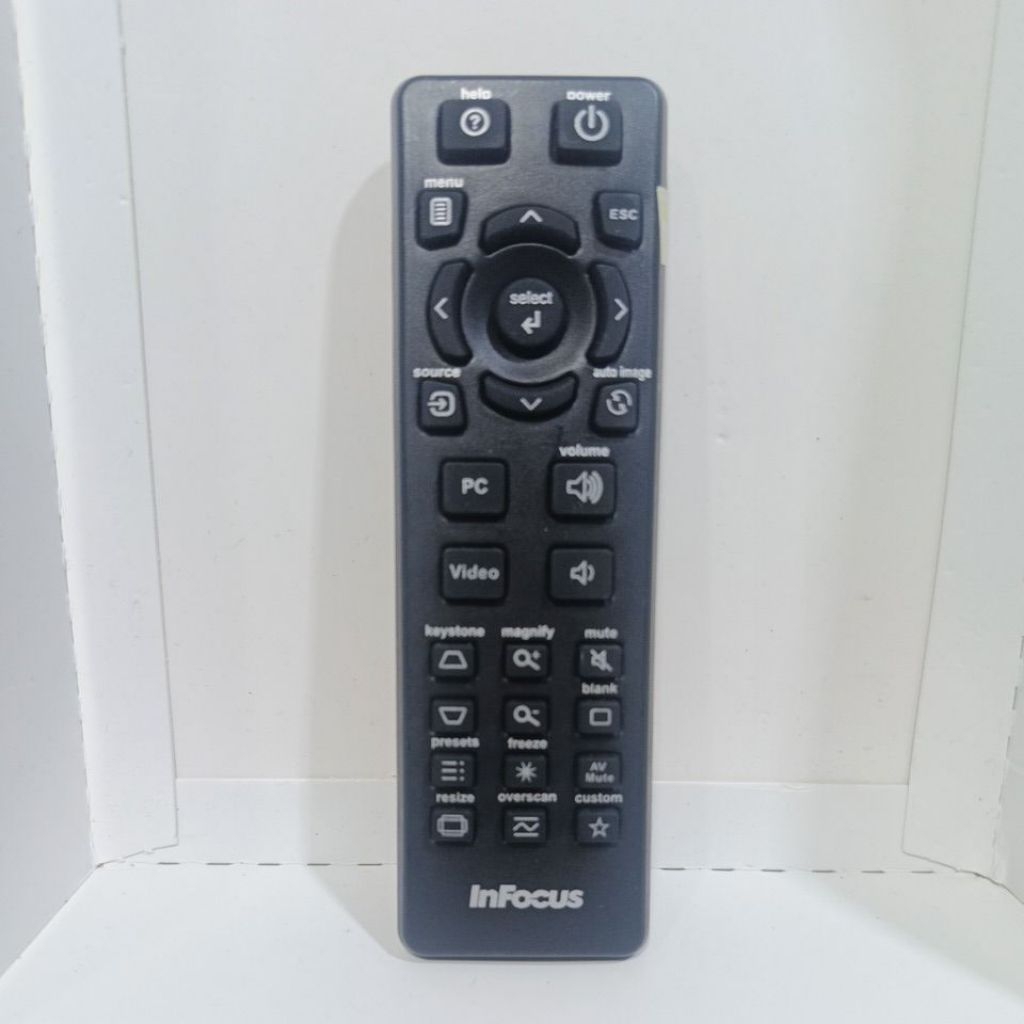 remot proyektor infokus