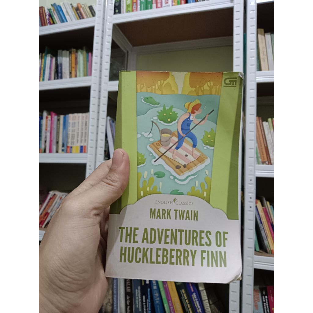 Novel English Classic - The Adventures of Huckleberry Finn