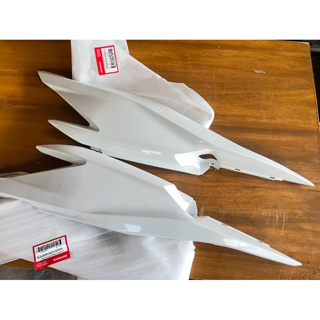 83600-KZR-600POV 83500-KZR-600POV COVER BODI BODY BELAKANG HONDA VARIO 125 KZR PUTIH ORIGINAL AHM CO