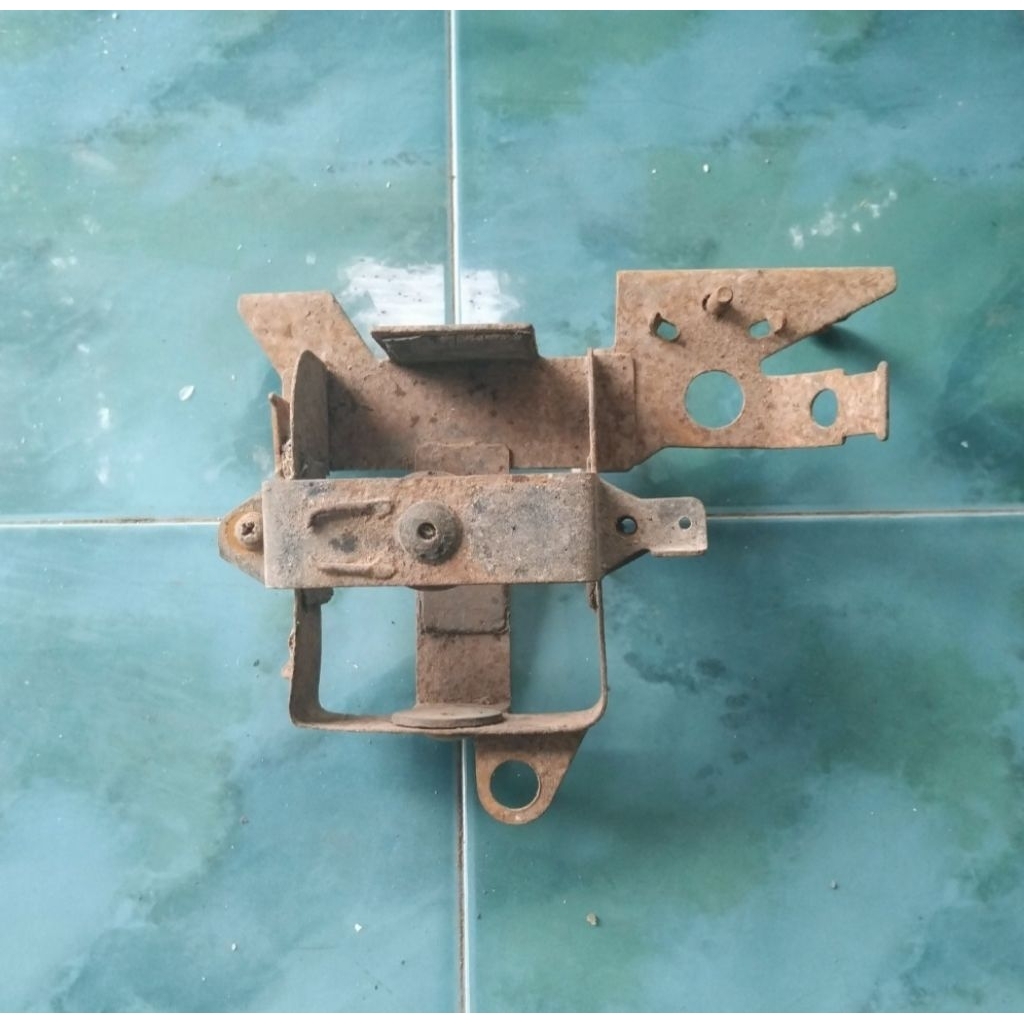 Pangkon dudukan accu honda gl 100 bracket dudukan accu honda gl 125 pangkon dudukan aki honda gl 100