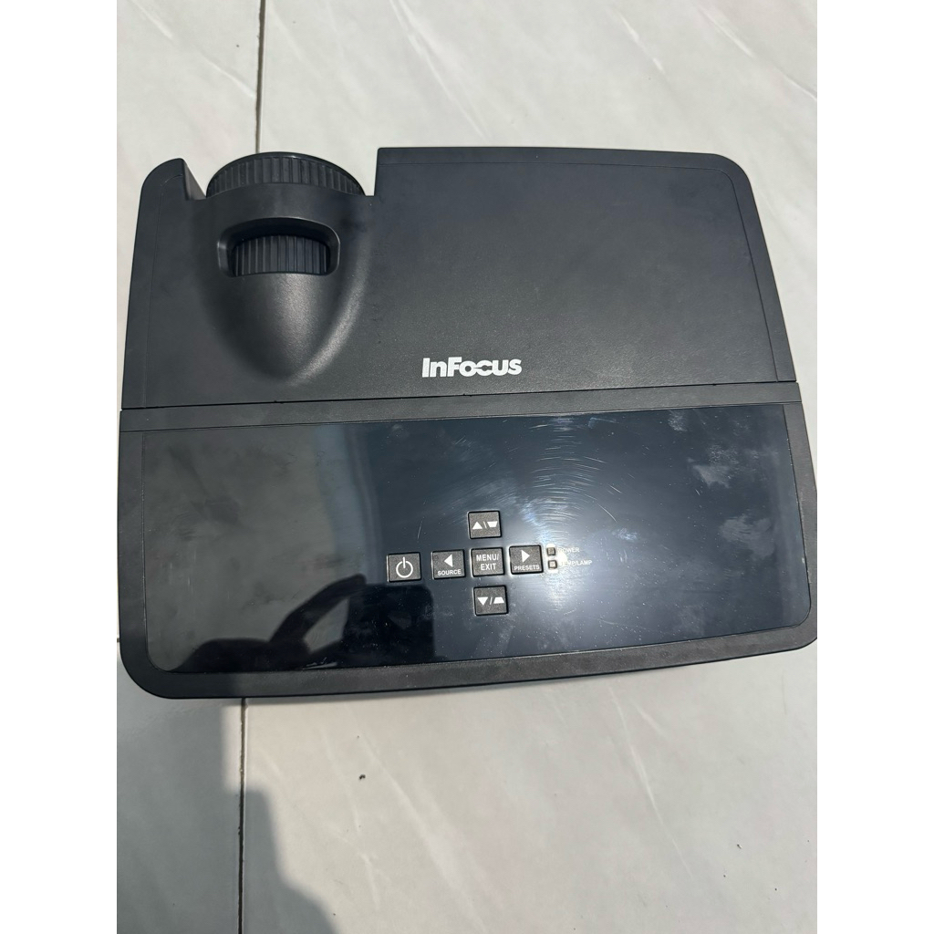 Proyektor infokus in112