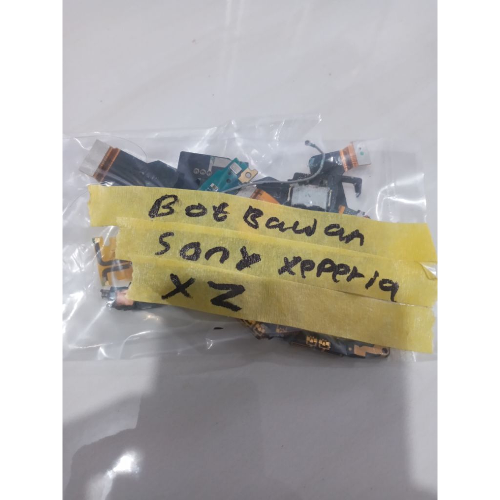 bot bawah Hp sony Xperia xz normal