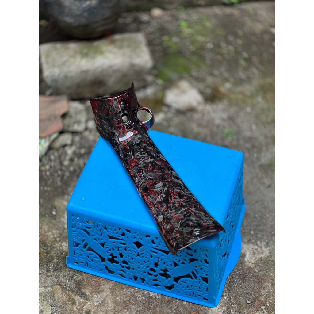 cover kontak fiz r carbon forged merah