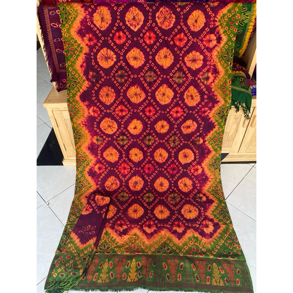 Sutra Jumputan Cakra Tumpal Songket