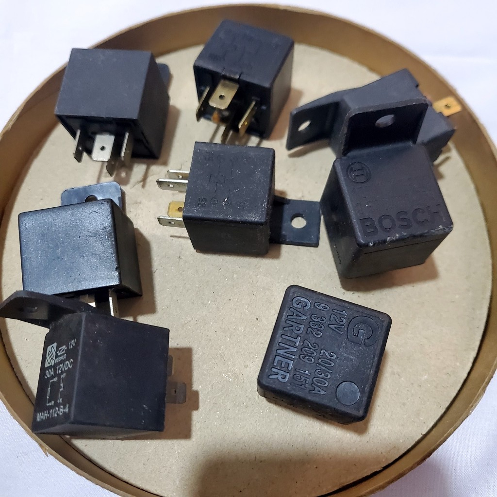 Relay Mobil/Motor 12V 30A 14V 40A 4 Kaki 5 Kaki – Merk Random (Bosch/Gartner/Umum)