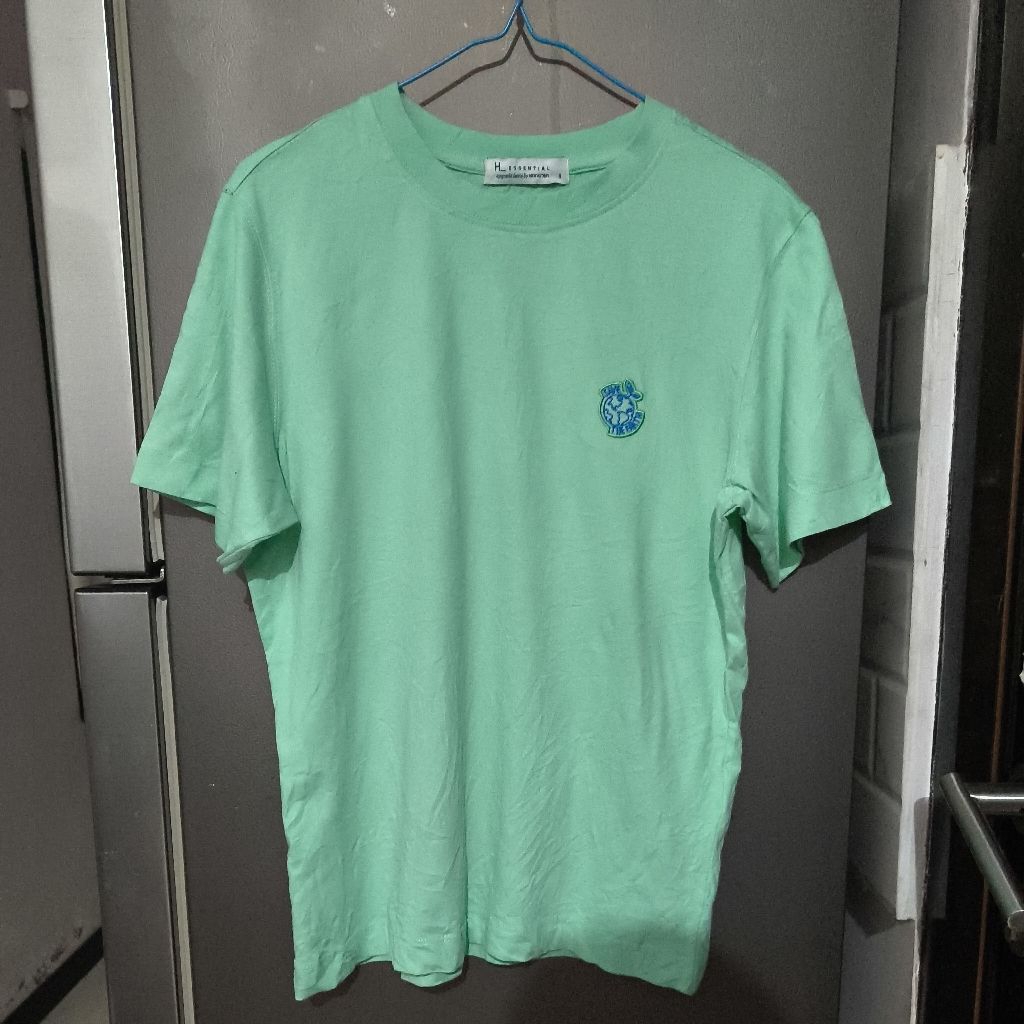 atasan kaos Hangten x essential save the earth