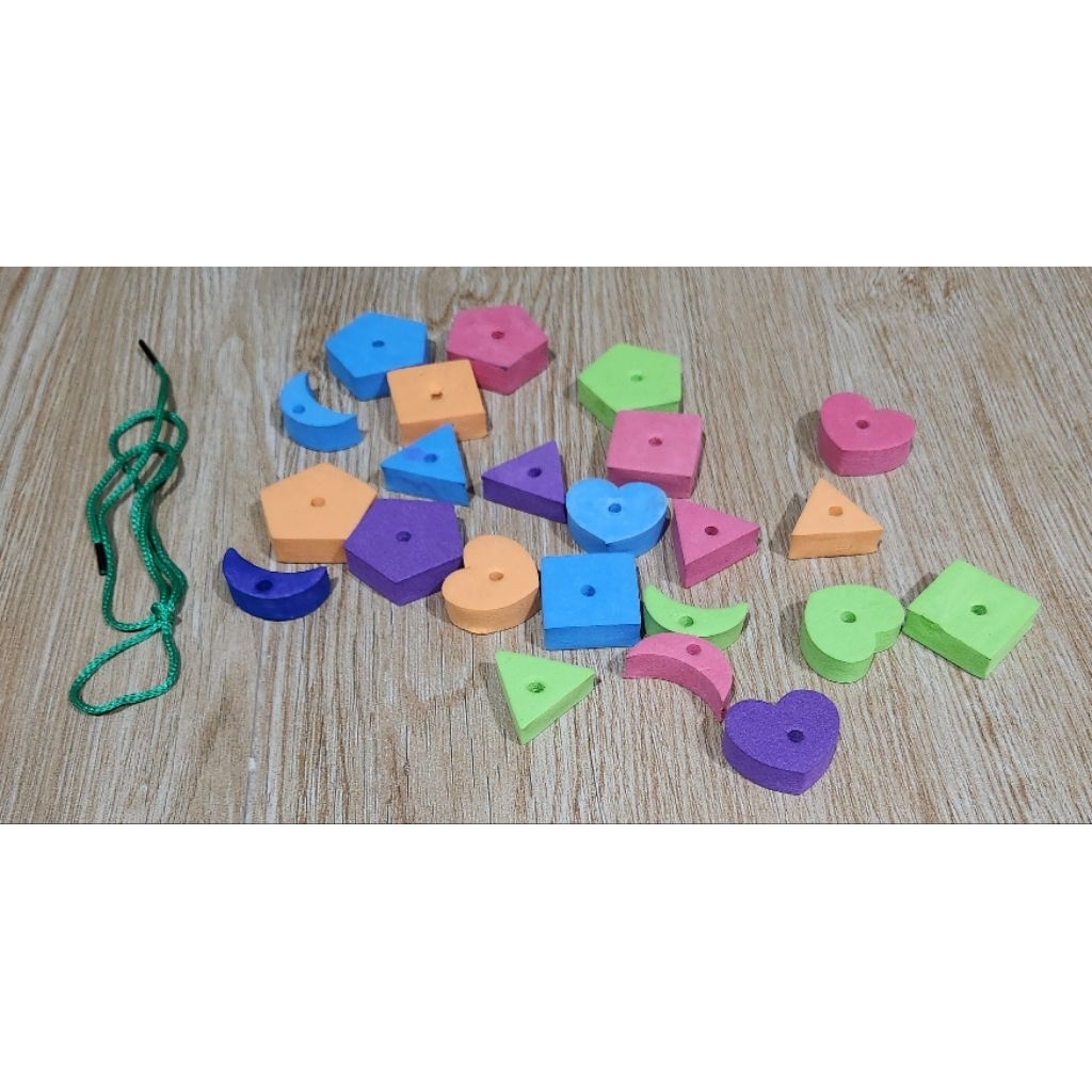 Mainan anak meronce,mainan edukasi