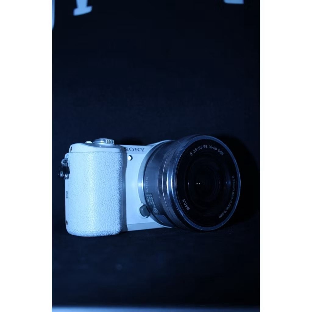 SONY A5100 DAN LENSA 16-50MM OSS FULSET LIKENEW KAMERA VLOG SONY ALPHA 5100 layar vlip