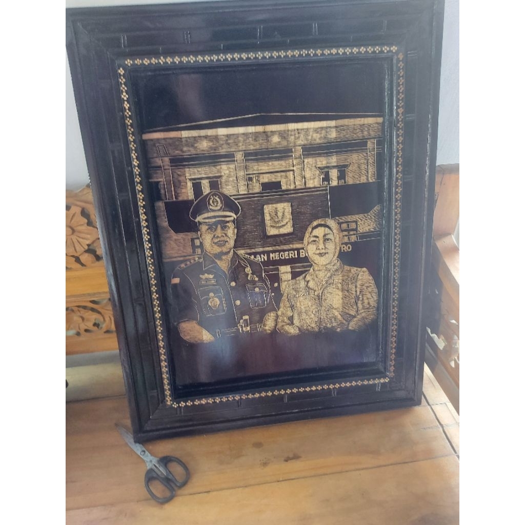 Foto lukisan kayu jati artistik