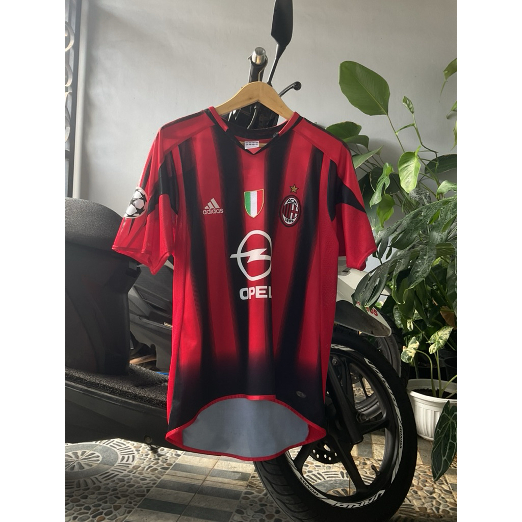 Jersey AC Milan versi UCL 2004/2005