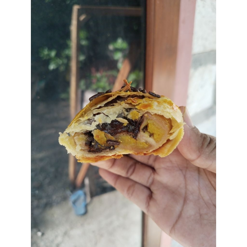 

bolen pisang coklat keju