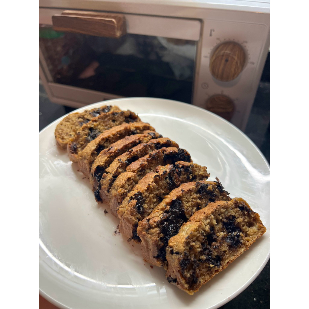 

Healthy banana bread with dark chocolate, low sugar, low calories, dairy free