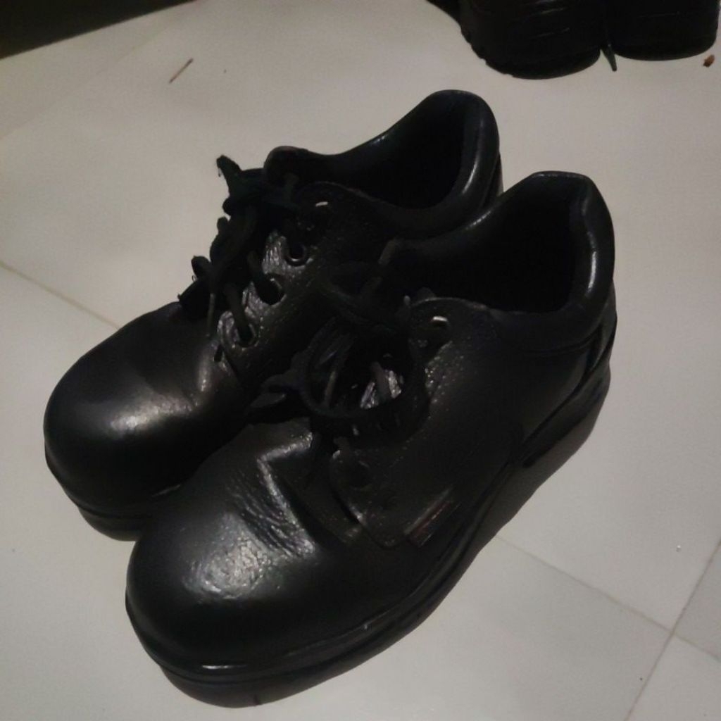sepatu safety cheetah bekas pakai zise 40 insole 25