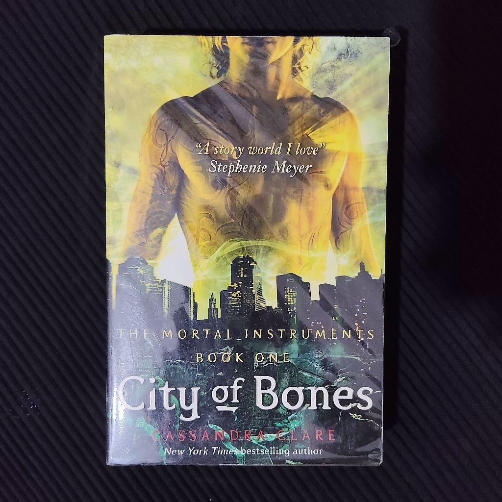 Buku Original • Novel Bahasa Inggris - City Of Bones / CASSANDRA CLARE