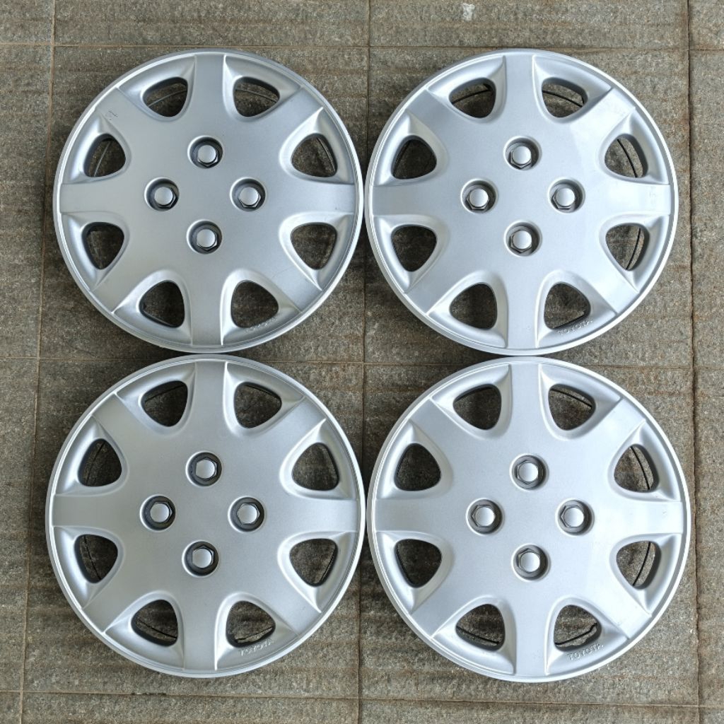 Dop Toyota Starlet Kapsul OEM R 13 Set