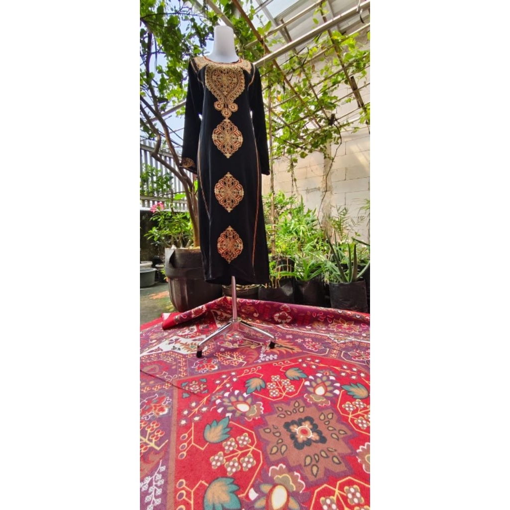 Dress Hitam Gold Lengan Panjang