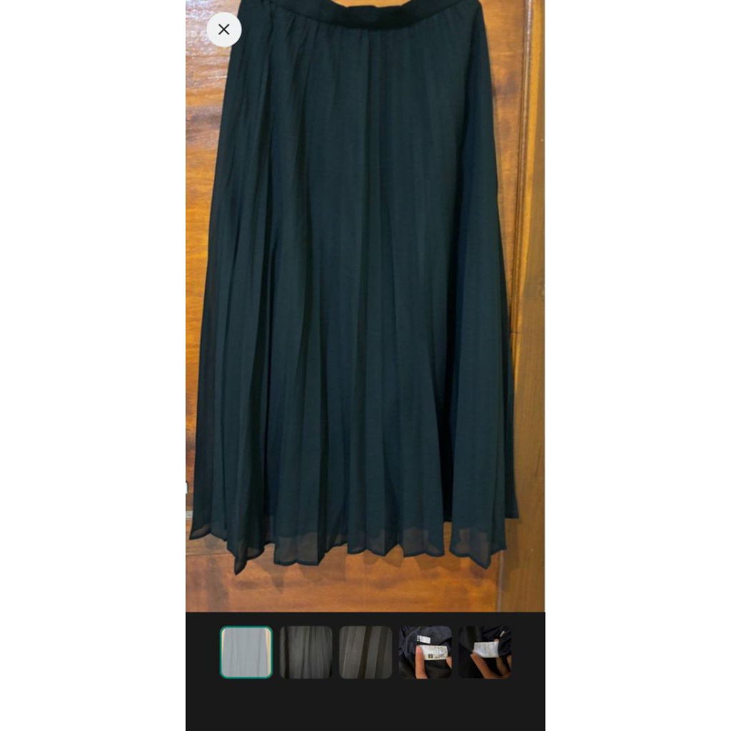 GU black pleated skirt/ Global Uniqlo rok plisket hitam