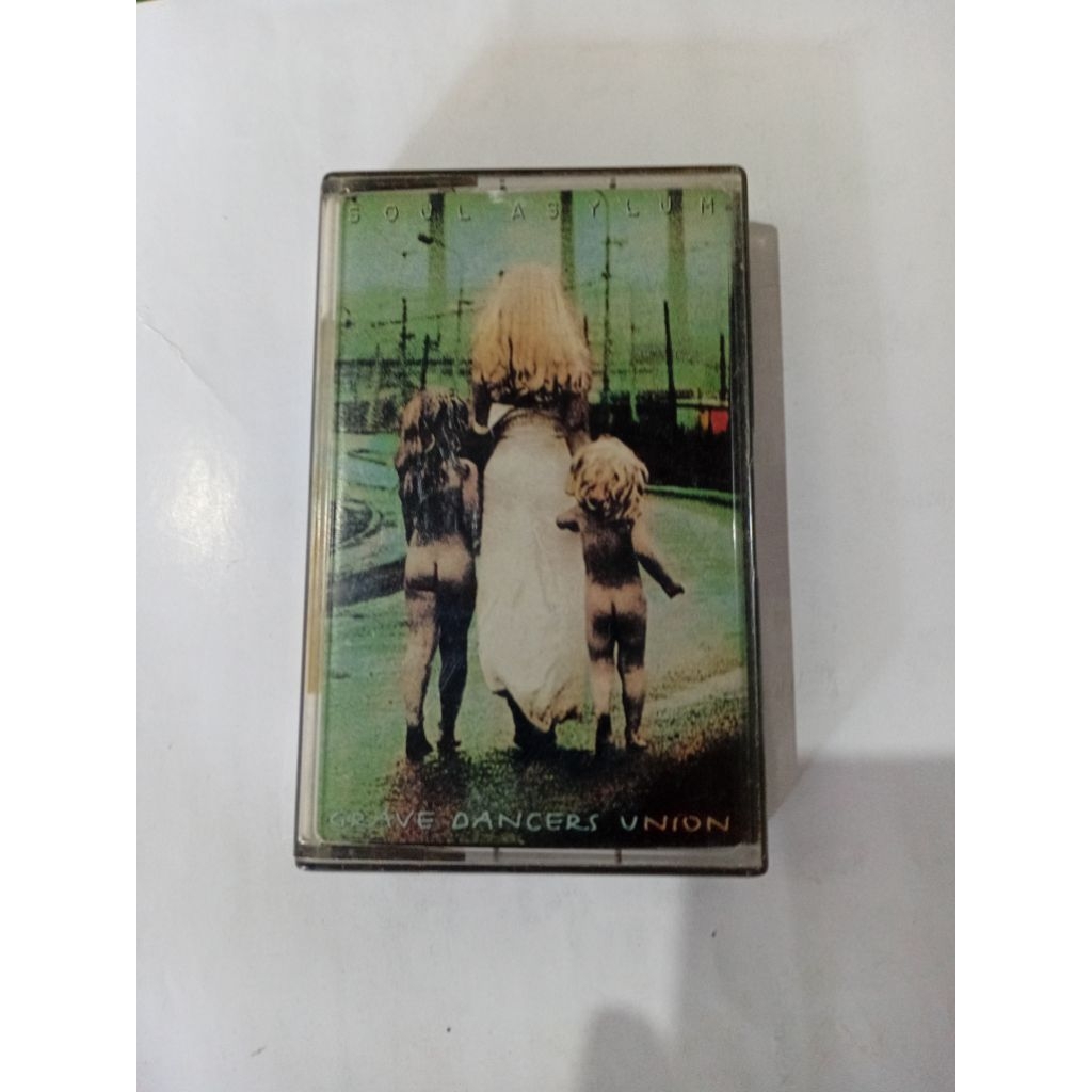 kaset pita Soul Asylum album. produksi tahun 1993. genre alternative