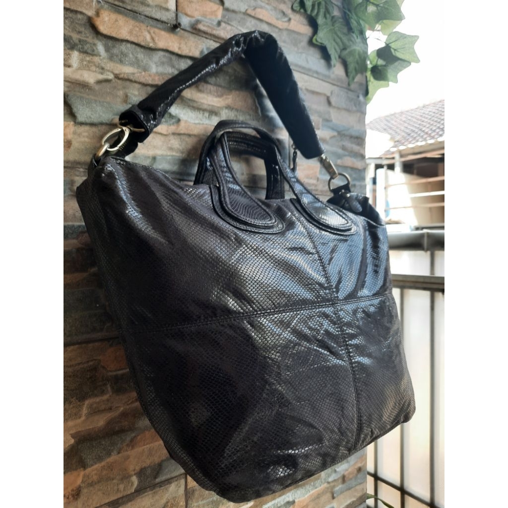 Tote Hitam Motif Sisik Ular NOBRAND - TAS PRELOVED