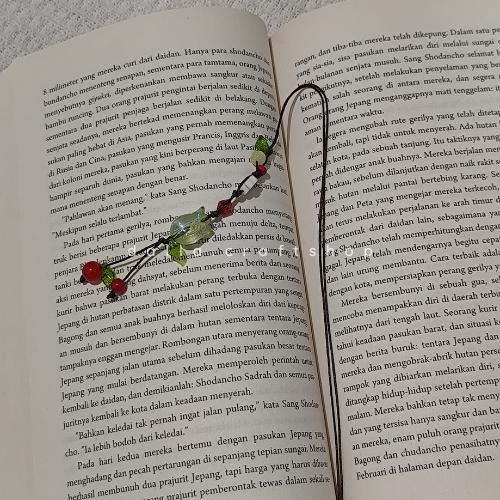 

Beaded Bookmark Pembatas Buku Handmade