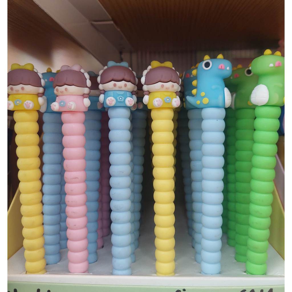 

PULPEN LUCU BENTUK KARAKTER DINO DAN ANAK KECIL PEREMPUAN