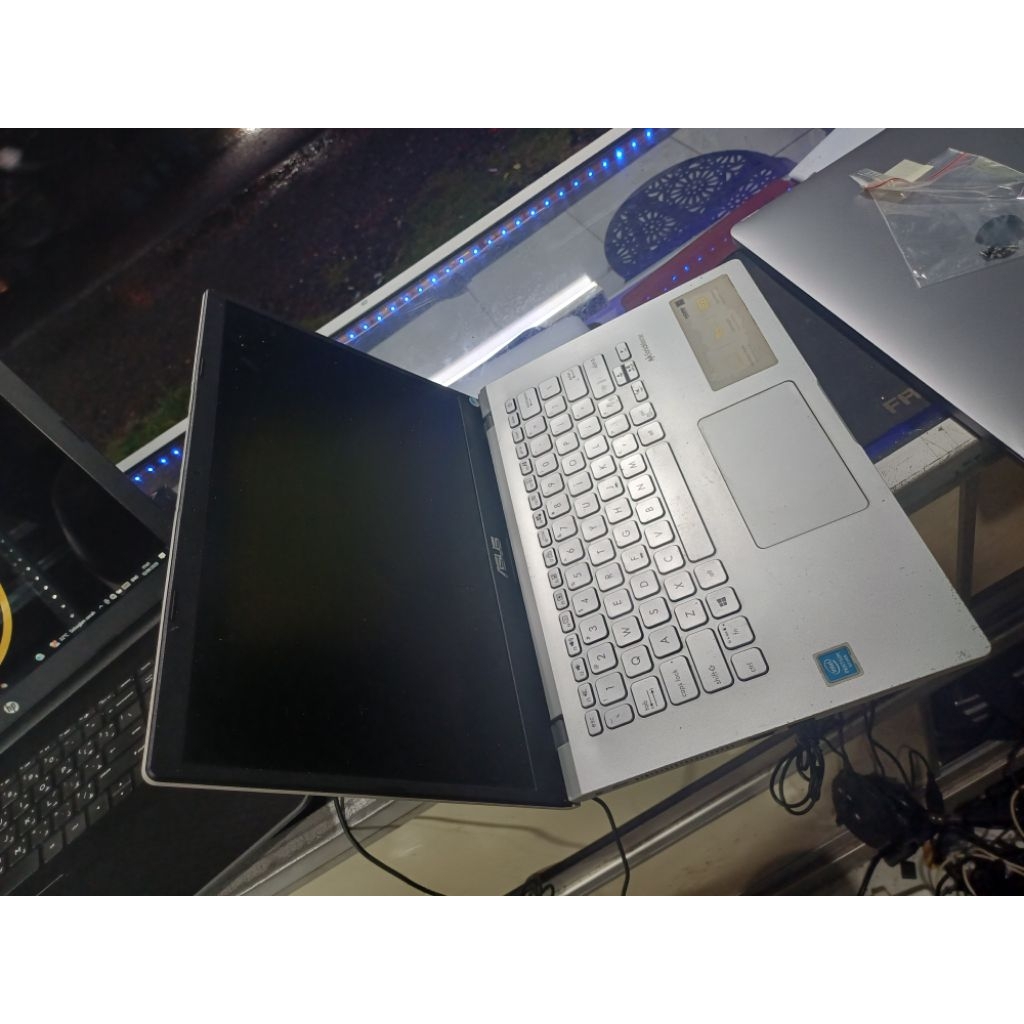 Casing laptop asus x409 a409 m409 x409ma a409ma m409u a409u x409u mulus engsel kokoh.