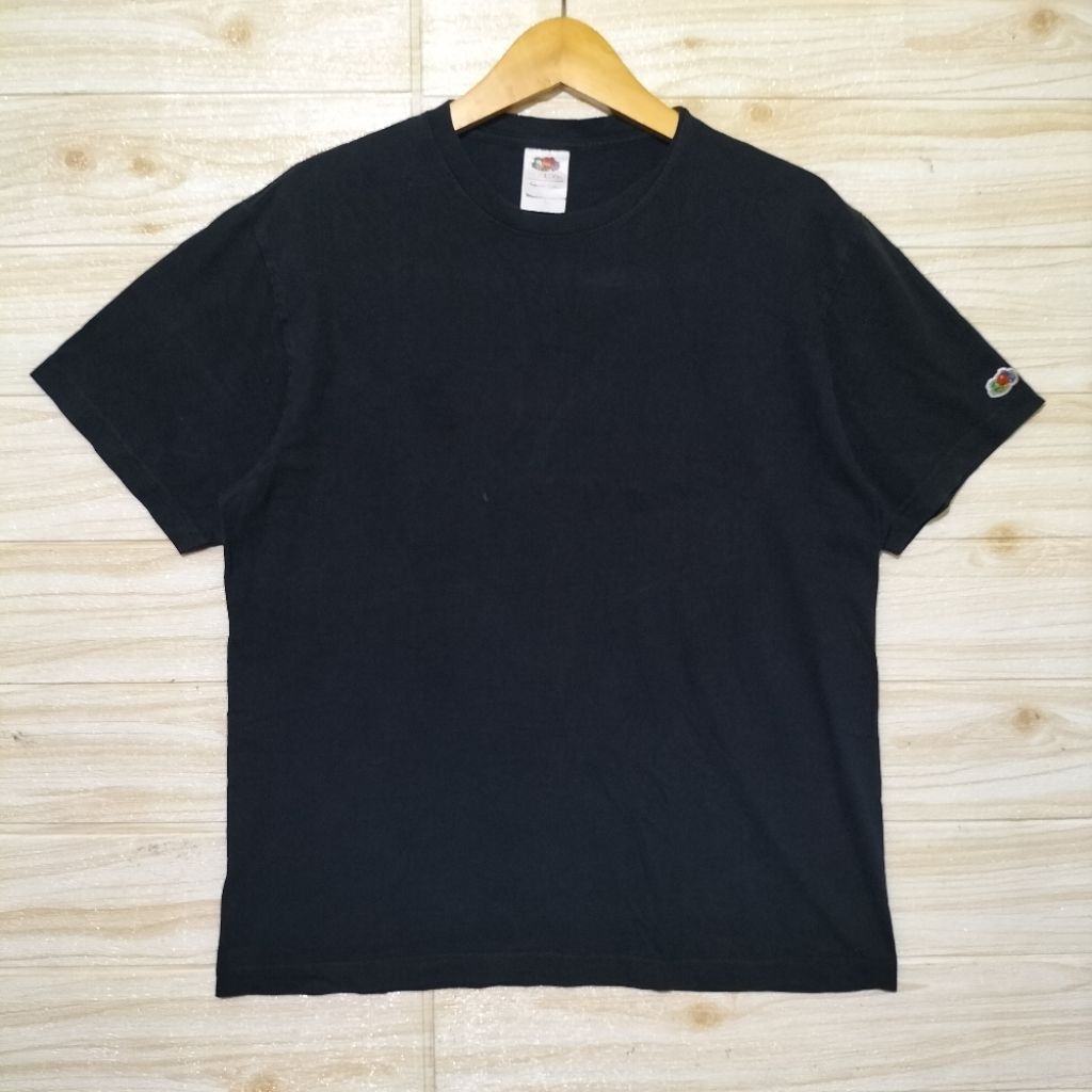 1028. T-shirt Kaos Fruit Of The Loom Size L Tag/M  P67  LD100